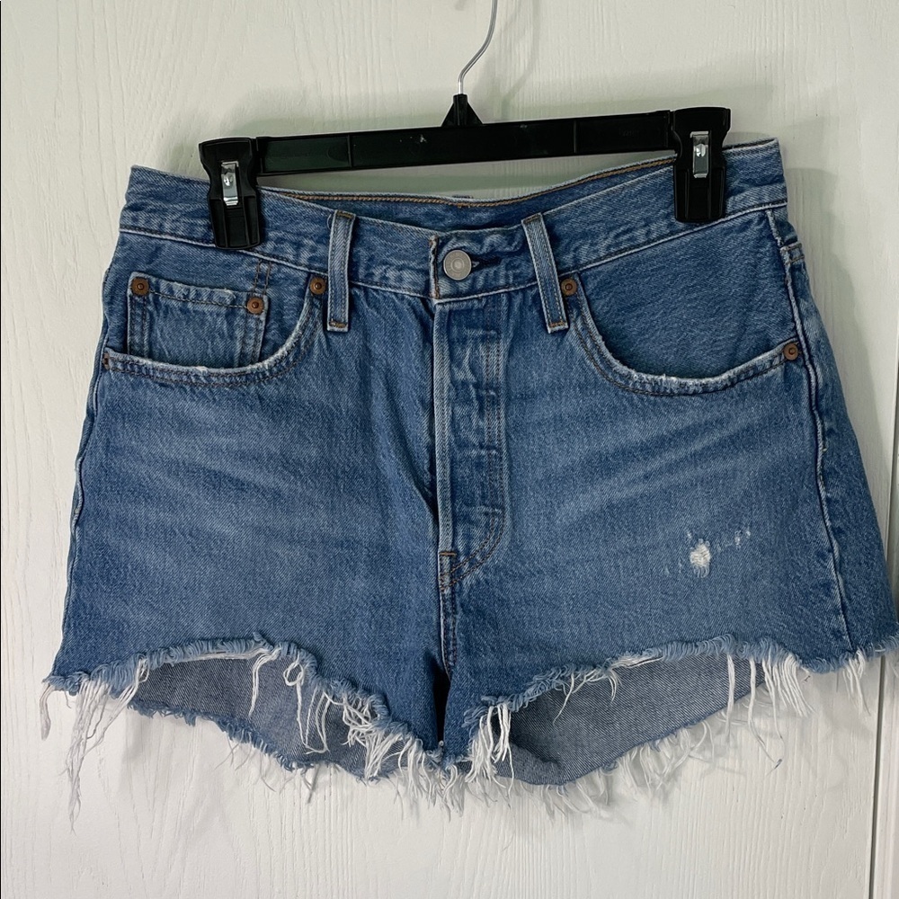 Levi's 501 NWOT Button Up Medium Wash Fringe High Rise Denim Shorts Size 28